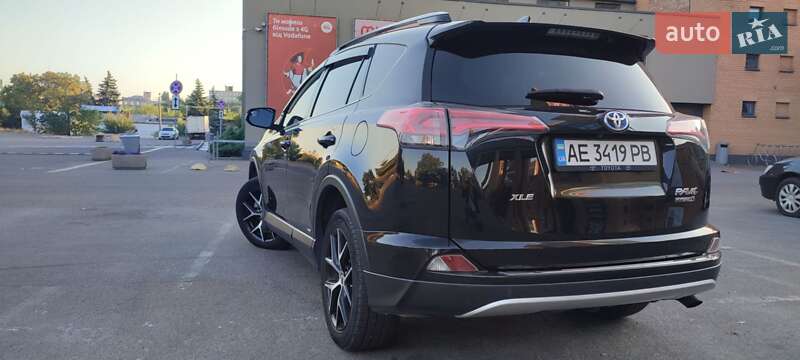 Позашляховик / Кросовер Toyota RAV4 2017 в Дніпрі