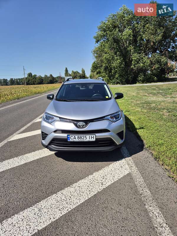 Позашляховик / Кросовер Toyota RAV4 2017 в Черкасах