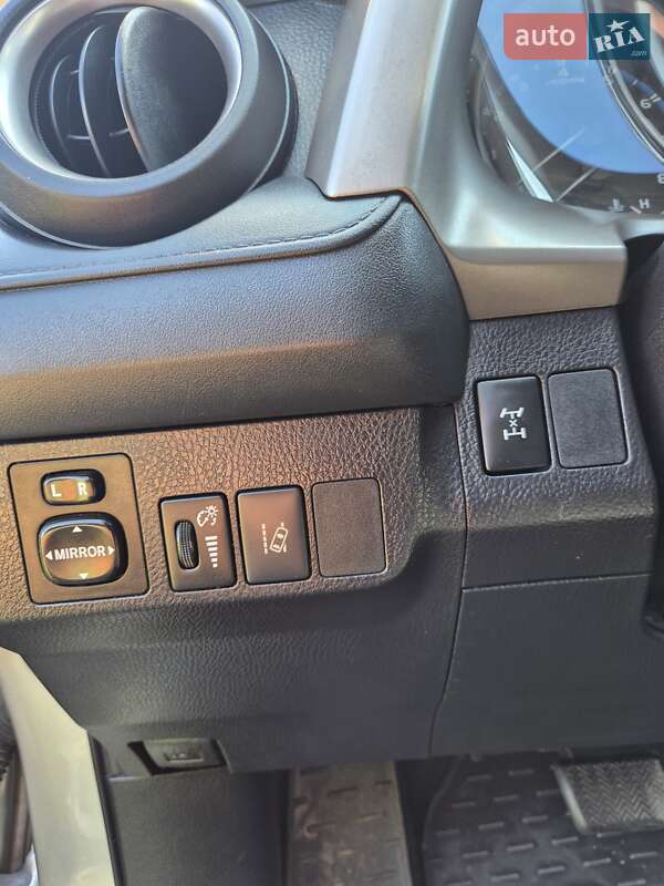 Позашляховик / Кросовер Toyota RAV4 2017 в Черкасах