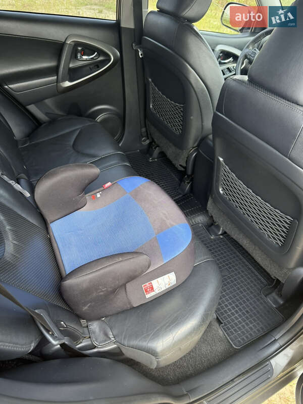 Внедорожник / Кроссовер Toyota RAV4 2012 в Житомире