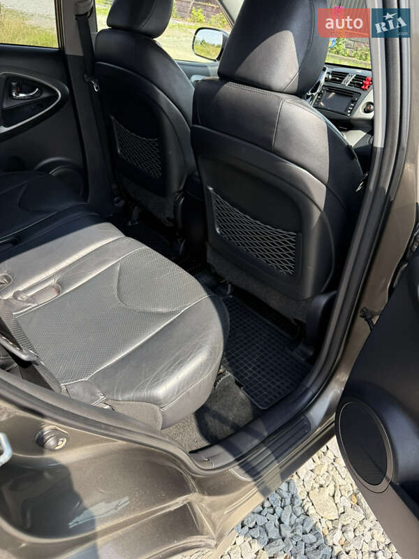 Внедорожник / Кроссовер Toyota RAV4 2012 в Житомире