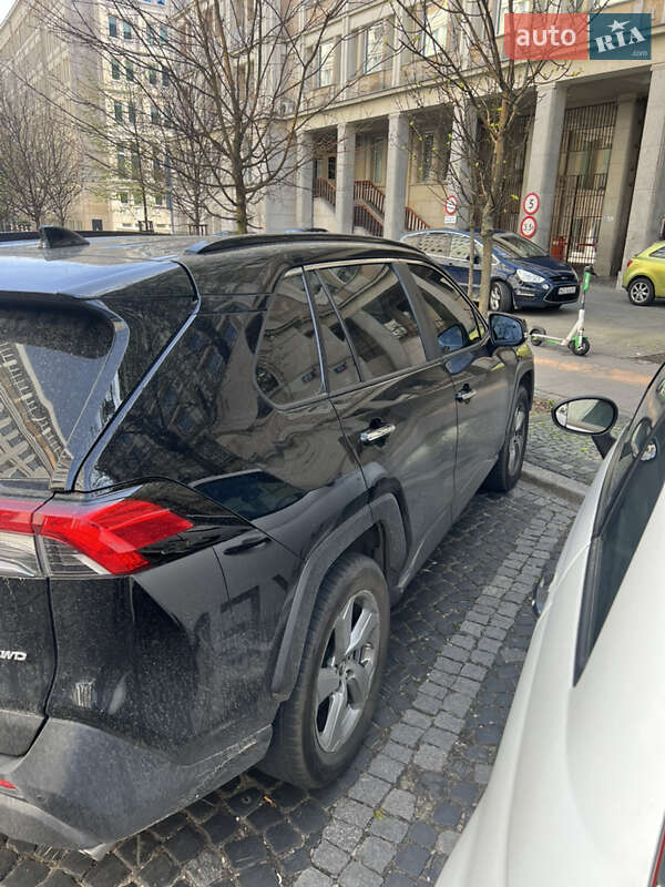 Позашляховик / Кросовер Toyota RAV4 2019 в Києві