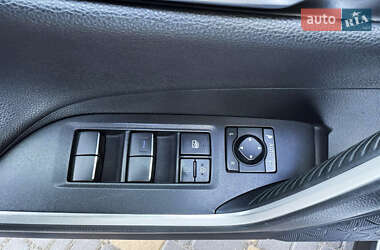 Внедорожник / Кроссовер Toyota RAV4 2019 в 