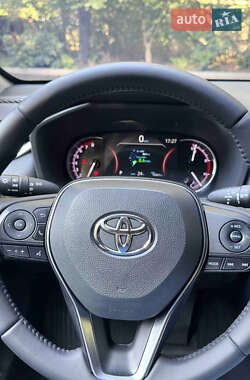 Внедорожник / Кроссовер Toyota RAV4 2019 в 