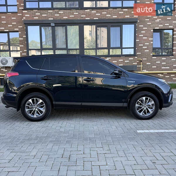 Внедорожник / Кроссовер Toyota RAV4 2017 в Житомире