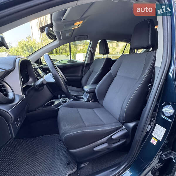 Внедорожник / Кроссовер Toyota RAV4 2017 в Житомире