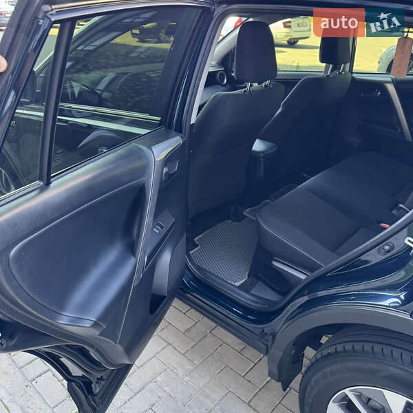 Внедорожник / Кроссовер Toyota RAV4 2017 в Житомире