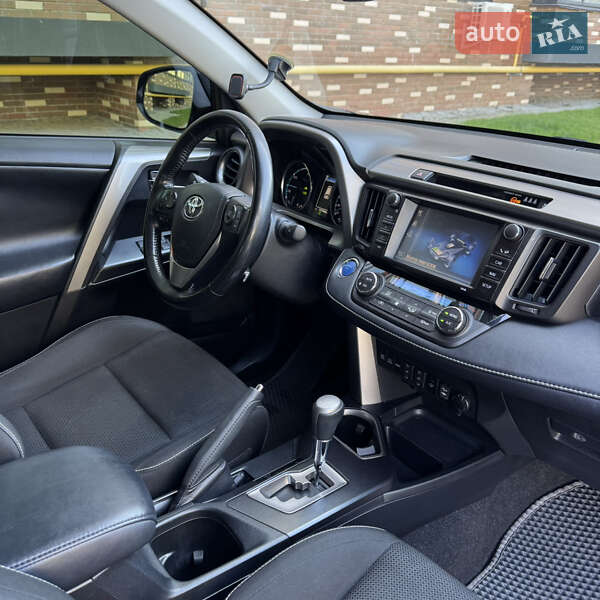 Внедорожник / Кроссовер Toyota RAV4 2017 в Житомире