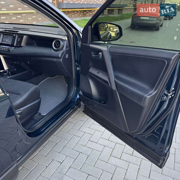 Внедорожник / Кроссовер Toyota RAV4 2017 в Житомире