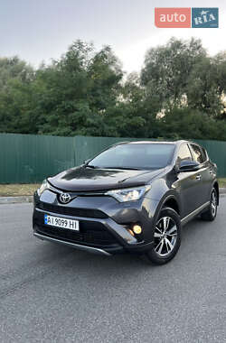 Позашляховик / Кросовер Toyota RAV4 2017 в Києві