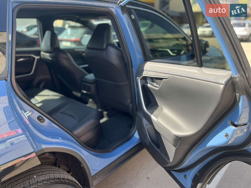 Позашляховик / Кросовер Toyota RAV4 2024 в Києві