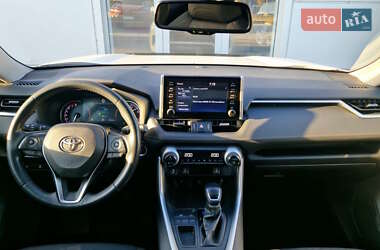 Внедорожник / Кроссовер Toyota RAV4 2019 в 