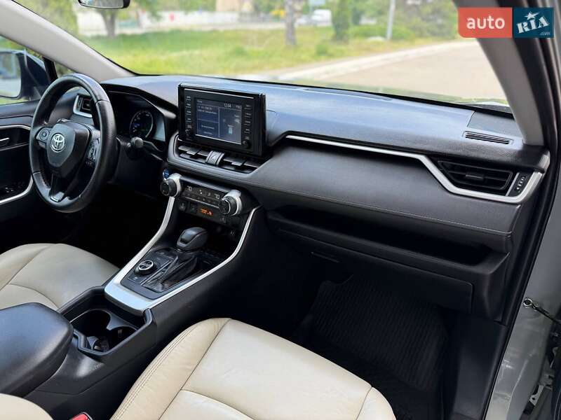 Внедорожник / Кроссовер Toyota RAV4 2019 в Киеве фото 38 Внедорожник / Кроссовер Toyota RAV4 2019 в Киеве