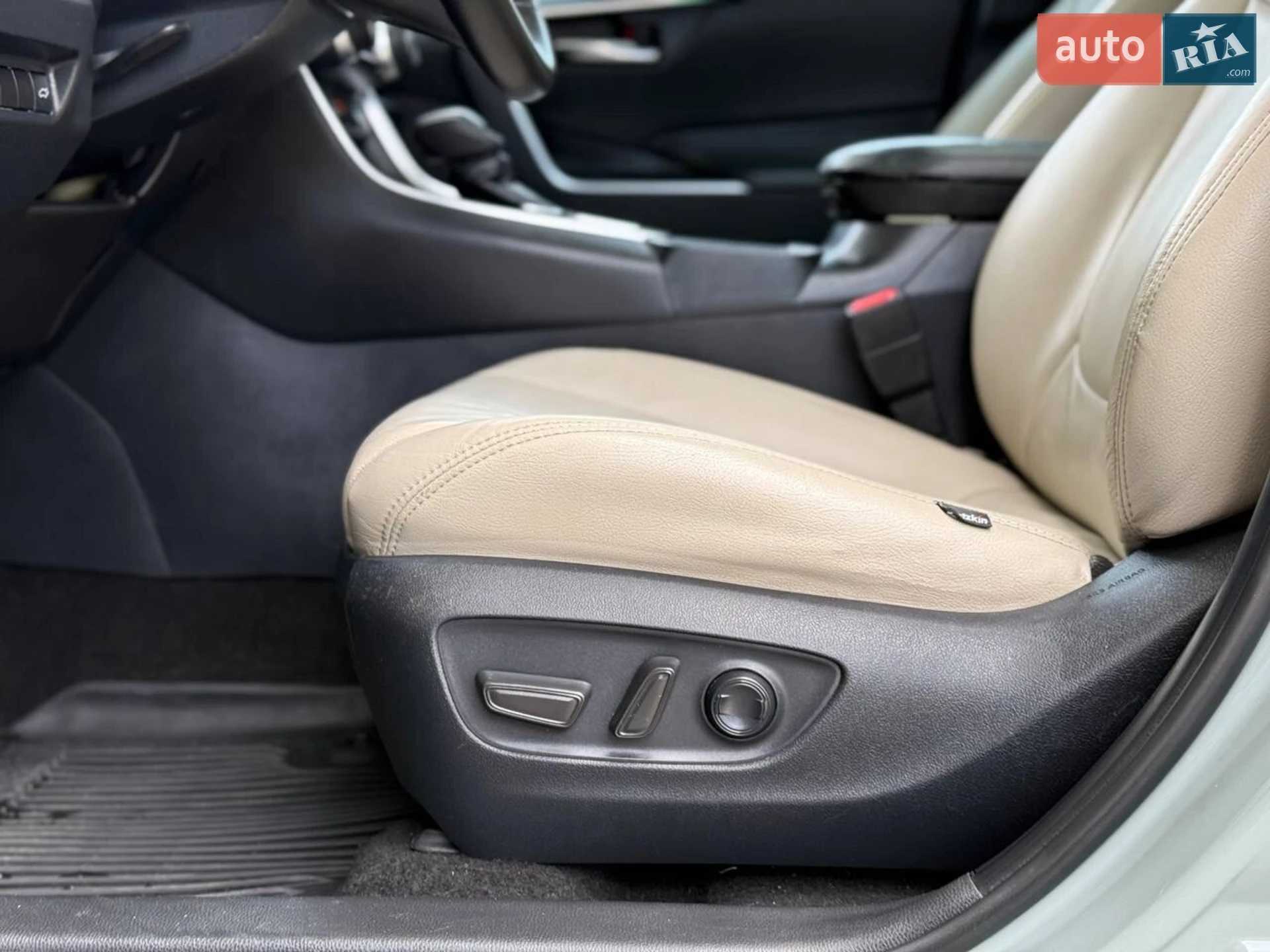 2019 Toyota RAV 4 - мініатюра 40