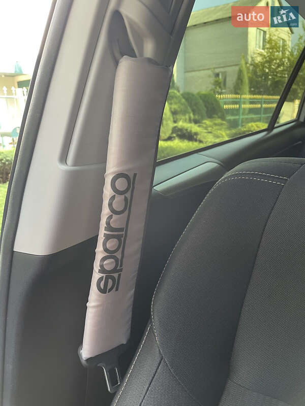 Позашляховик / Кросовер Toyota RAV4 2013 в Дніпрі фото 42 Позашляховик / Кросовер Toyota RAV4 2013 в Дніпрі