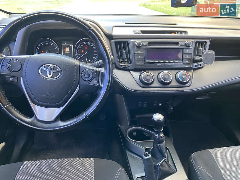 Позашляховик / Кросовер Toyota RAV4 2016 в Харкові