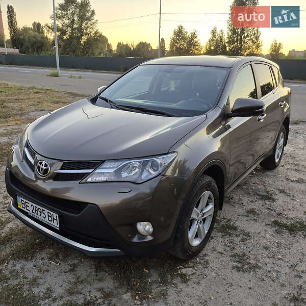 Внедорожник / Кроссовер Toyota RAV4 2013 в 