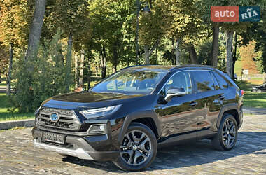 Внедорожник / Кроссовер Toyota RAV4 2024 в 
