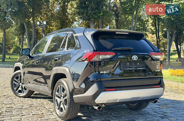 Внедорожник / Кроссовер Toyota RAV4 2024 в 