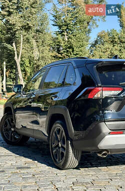 Внедорожник / Кроссовер Toyota RAV4 2024 в 
