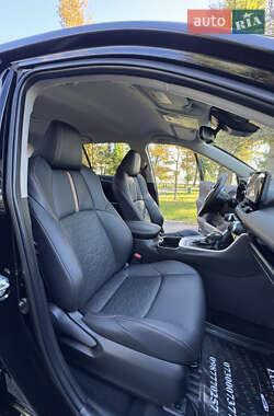 Внедорожник / Кроссовер Toyota RAV4 2024 в 
