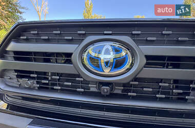 Внедорожник / Кроссовер Toyota RAV4 2024 в 