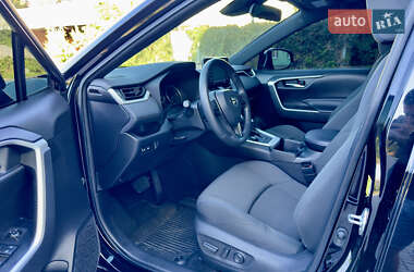 Внедорожник / Кроссовер Toyota RAV4 2022 в 