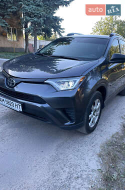 Внедорожник / Кроссовер Toyota RAV4 2017 в Коростышеве