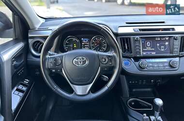 Внедорожник / Кроссовер Toyota RAV4 2016 в 
