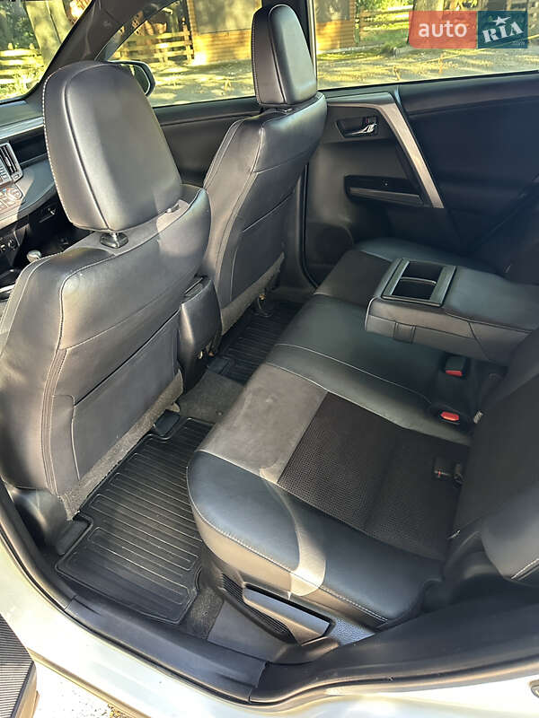Внедорожник / Кроссовер Toyota RAV4 2016 в Виннице