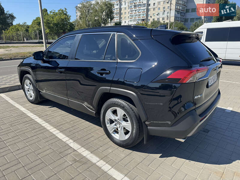 Позашляховик / Кросовер Toyota RAV4 2021 в Черкасах