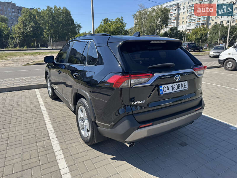 Позашляховик / Кросовер Toyota RAV4 2021 в Черкасах