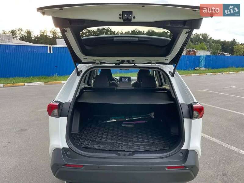 Внедорожник / Кроссовер Toyota RAV4 2020 в Хмельницком