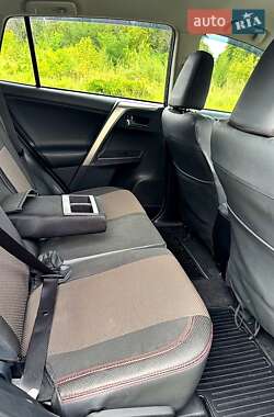Внедорожник / Кроссовер Toyota RAV4 2014 в 