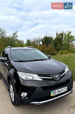 Внедорожник / Кроссовер Toyota RAV4 2014 в 