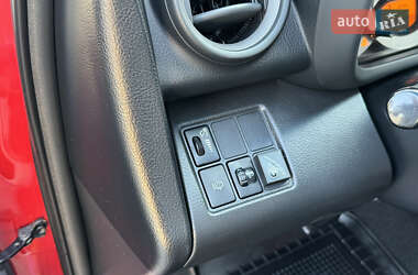 Внедорожник / Кроссовер Toyota RAV4 2006 в 