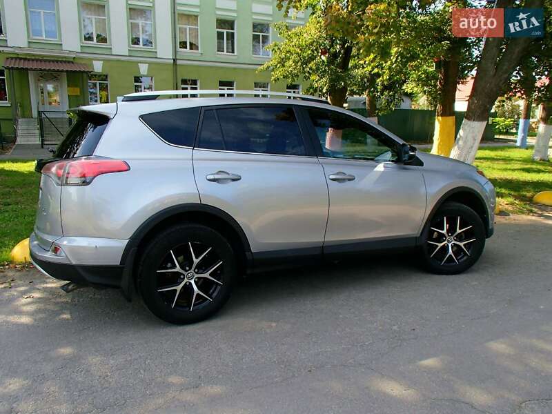 Внедорожник / Кроссовер Toyota RAV4 2016 в Харькове