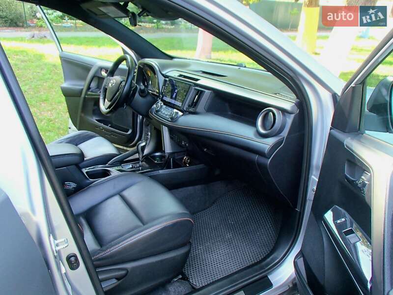 Внедорожник / Кроссовер Toyota RAV4 2016 в Харькове