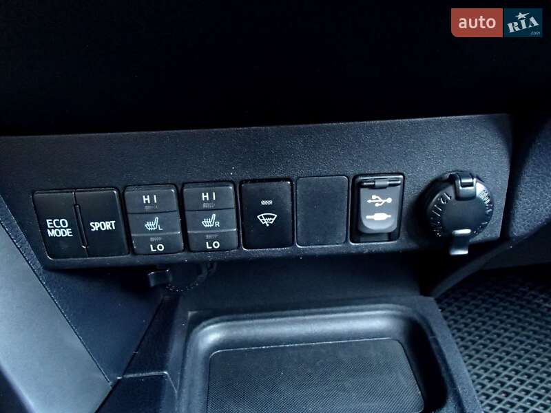Внедорожник / Кроссовер Toyota RAV4 2016 в Харькове