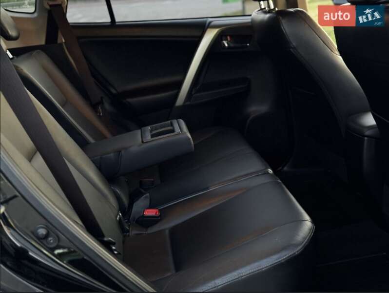 Внедорожник / Кроссовер Toyota RAV4 2014 в Звягеле