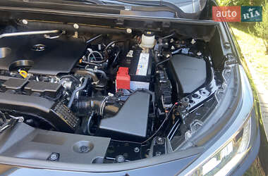 Внедорожник / Кроссовер Toyota RAV4 2021 в 