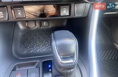 Внедорожник / Кроссовер Toyota RAV4 2021 в 