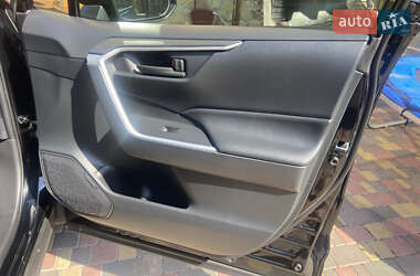Внедорожник / Кроссовер Toyota RAV4 2021 в 