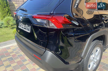 Внедорожник / Кроссовер Toyota RAV4 2021 в 
