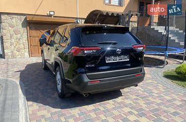 Внедорожник / Кроссовер Toyota RAV4 2021 в 
