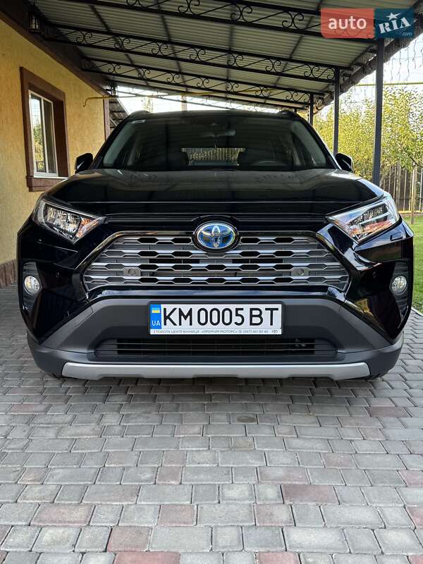 Внедорожник / Кроссовер Toyota RAV4 2020 в Коростене
