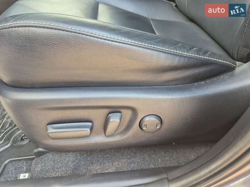 Позашляховик / Кросовер Toyota RAV4 2016 в Житомирі