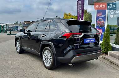 Внедорожник / Кроссовер Toyota RAV4 2020 в 