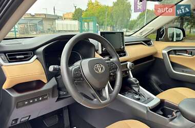 Внедорожник / Кроссовер Toyota RAV4 2020 в 