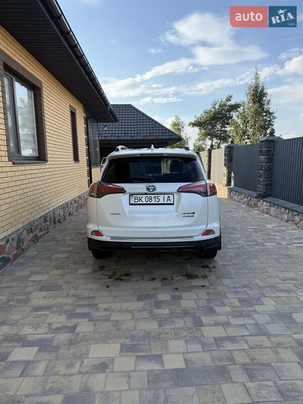 Внедорожник / Кроссовер Toyota RAV4 2018 в Сарнах фото 5 Внедорожник / Кроссовер Toyota RAV4 2018 в Сарнах